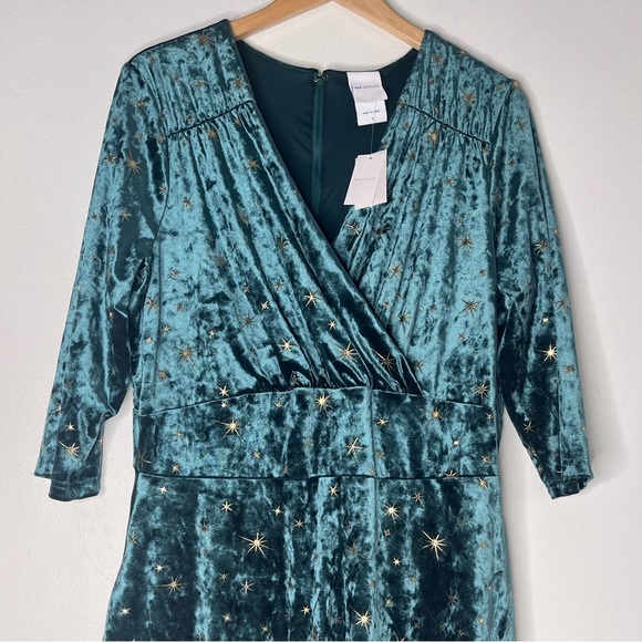 Her Universe Retro Star Velvet Dress Plus Size - Picture 5 of 15